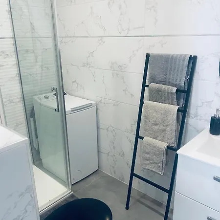 Studio Vue Mer Piscine Rooftop Parking Ferme 500m De Cannes 瓦洛里